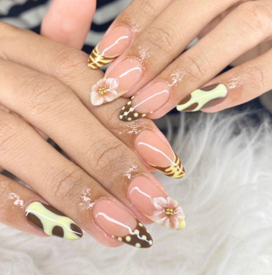 Nail extensions dengan nail art design