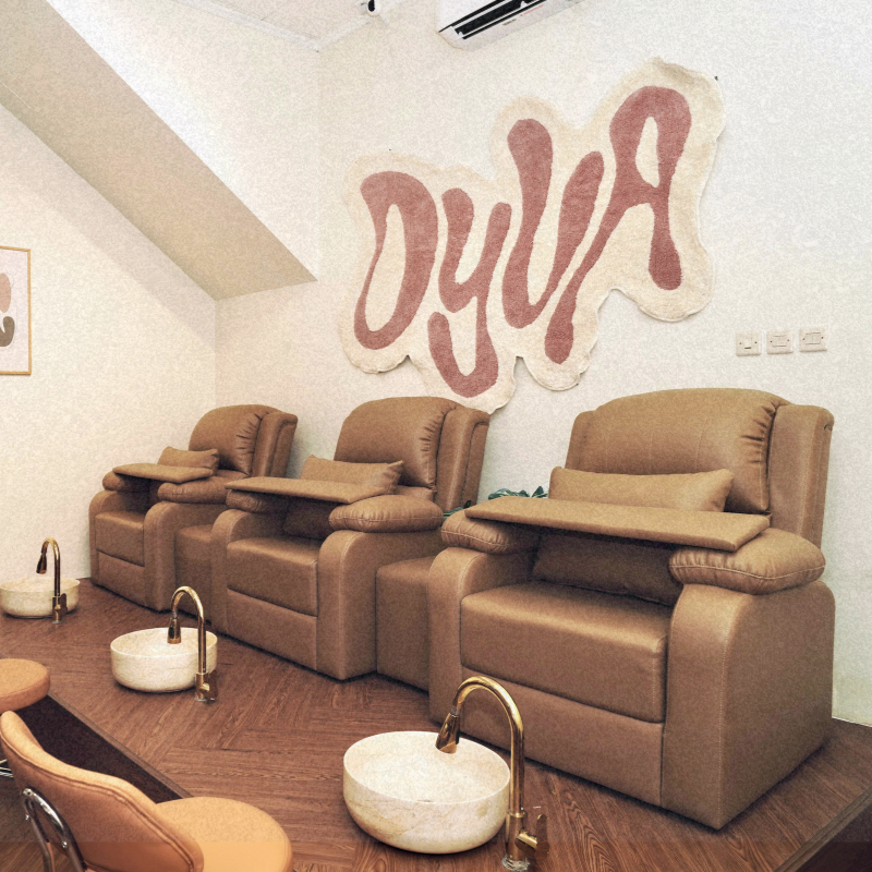 Full spa pedicure di DYVA Beauty Bar